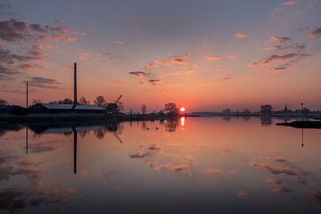 Rivier de Lek bij zonsopgang