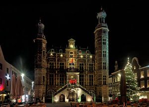 Het stadhuis van Venlo in feestverlichting