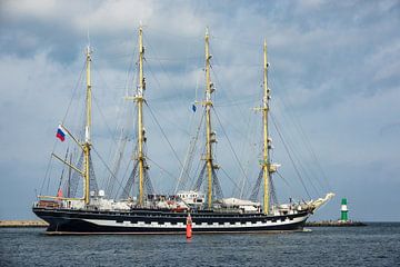 Windjammer in Warnemuende van Rico Ködder