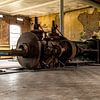 Maschine in einer alten, baufälligen Fabrik von SRF