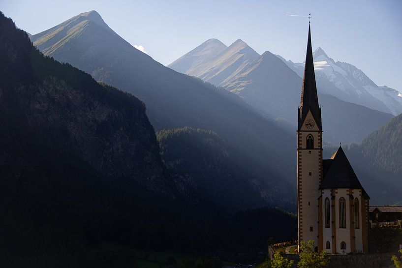 De parochiekerk van Heiligenblut aan de Großglockner van David Esser