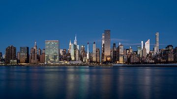 New York skyline from Gantry Plaza State Park at sunrise by Karsten Rahn