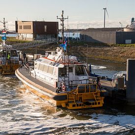 Pilot on board IJmuiden by scheepskijkerhavenfotografie