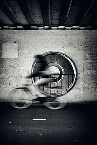 Straßenfotografie in Utrecht. Radfahrer im Leidseveen-Tunnel.
