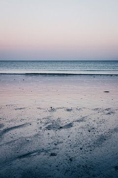 The blue hour on the coast of Brittany by Evelien Lodewijks