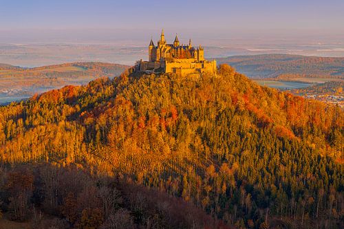 Kasteel Hohenzollern bij zonsopkomst, Baden-Württemberg, Duitsland
