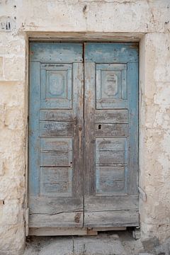Oude blauw-bruine deur | Matera, Italië | Pastel | Reisfotografie fine art