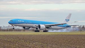 Landung einer KLM Boeing 777-300 Passagiermaschine.