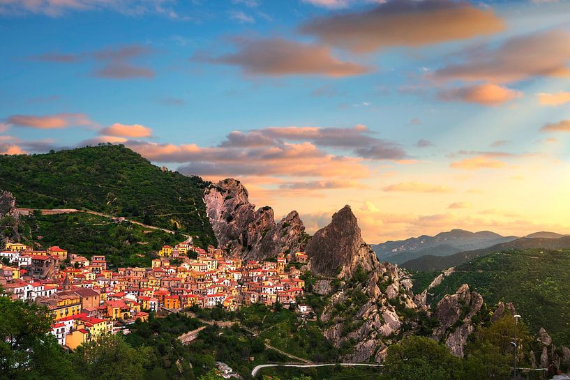 Castelmezzano dorp in Dolomiti Lucane. Italië van Stefano Orazzini