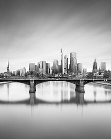 skyline Frankfurt (z/w) van Florian Schmidt