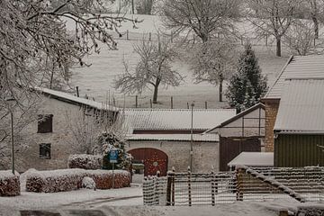 Oude Molen Simpelveld in de sneeuw van John Kreukniet