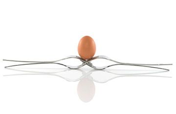 egg in balance on four forks