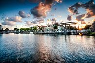 Le vieux port d’Alkmaar avec son quai à bière et sa tour d’accise par Fotografiecor .nl Aperçu