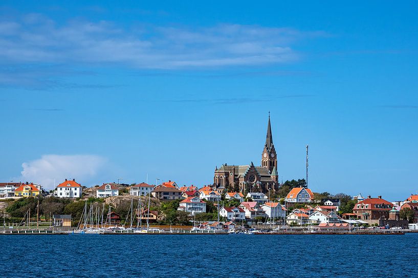 Gezicht op de stad Lysekil in Zweden van Rico Ködder