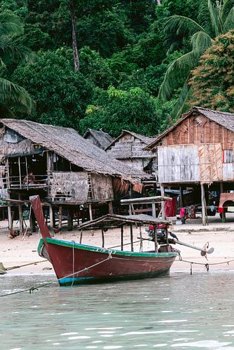 Vissers boot bij het eiland Surin in Thailand reisfotografie