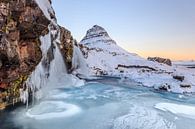 Gefrorene Schneelandschaft in Island von William Linders Miniaturansicht