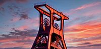 Op de foto zie je de imposante opwindtoren van de kolenmijn Zollverein in Essen