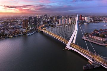 Le pont Erasmus au coucher du soleil sur Prachtig Rotterdam