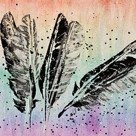 Malerei mit Federn in Schwarz und Weiß auf Regenbogenpastell von Lisette Rijkers