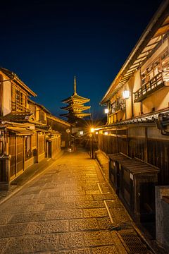 Historisches Kyoto mit Yasaka Pagode am Abend