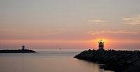 De haven van Scheveningen bij zonsondergang