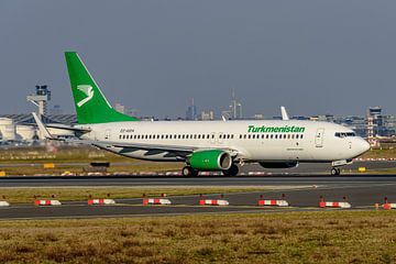 Take-off Turkmenistan Boeing 737-800. van Jaap van den Berg