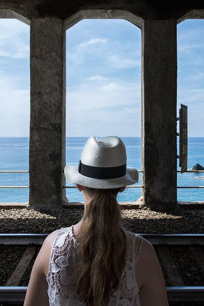 Fille au chapeau par Kok and Kok
