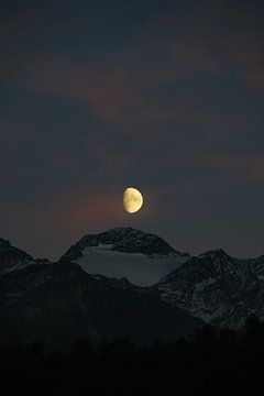 Quand la lune se lève sur Michael Hagenunger