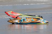 Planche de surf sur la plage