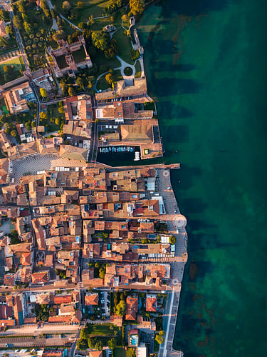Lazise van bovenaf aan het Gardameer