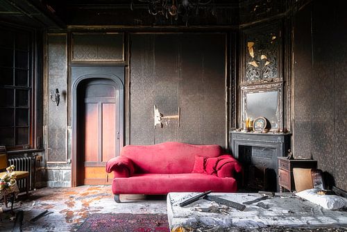 Chambre brûlée dans un château abandonné.