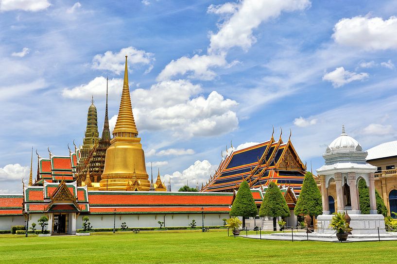 Grand Palace in Bangkok by Richard van der Woude