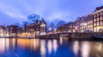 Amsterdam tijdens de avond. van Olivier Peeters