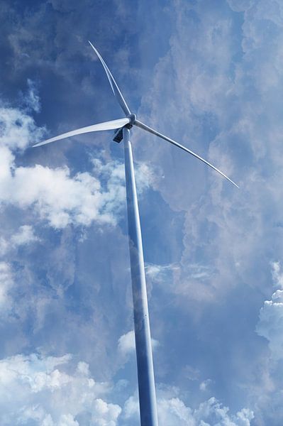 Éolienne engloutie par les nuages par Art. by Janine