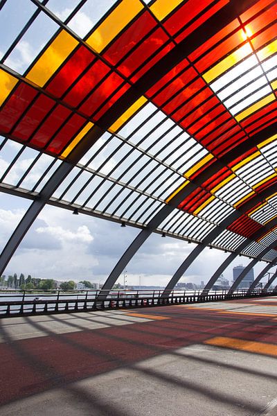 Zonnige dag op het station von Tess Groote