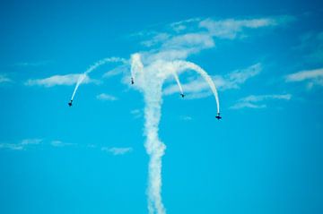 Stunt planes by Michel Koenes