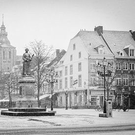 Minckelers sur la place du marché de Maastricht sous la neige sur Streets of Maastricht