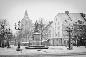 Minckelers op de Markt in Maastricht in de sneeuw