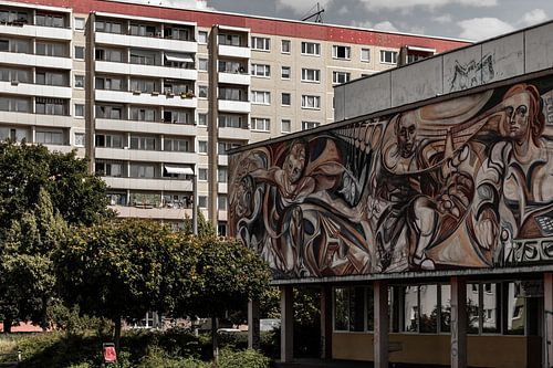 Architectuur en muurschildering - prefab-gebouw aan de Vilniusstraße in Erfurt-Rieth