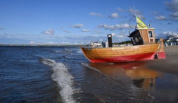 Vague de mer - Bateau de pêche sur l'île d'Usedom