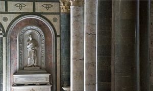 Säulen in einer italienischen Kirche von Tammo Strijker