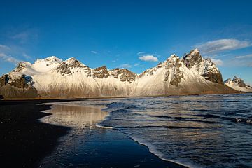 Vestrahorn in de zon van Berdien Hulsdouw