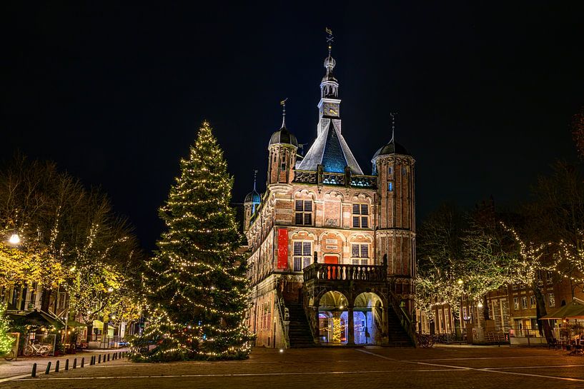 Deventer Brink Stadtplatz an der Waag mit einem Weihnachtsbaum von Sjoerd van der Wal Fotografie