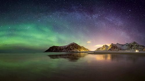 Lofoten-Skagsand mit Nordlichtern und Milchstraße 16-9