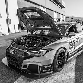Voiture de course Audi RS3 sur Bart Mozer