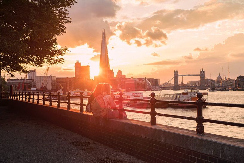 London by Hello Pompoyo