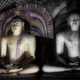 Three buddhas in lotus position