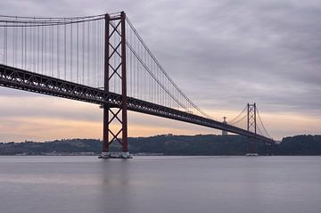 De Ponte 25 de Abril - Prachtig Lissabon van Rolf Schnepp