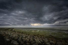 Every cloud has a silver lining by Rogier Kwikkers