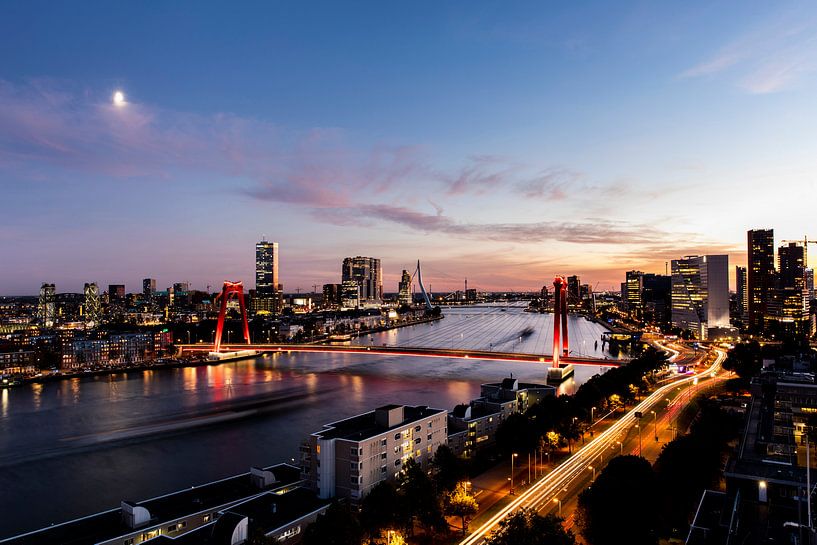 Willemsbrug by Night van Guido Pijper